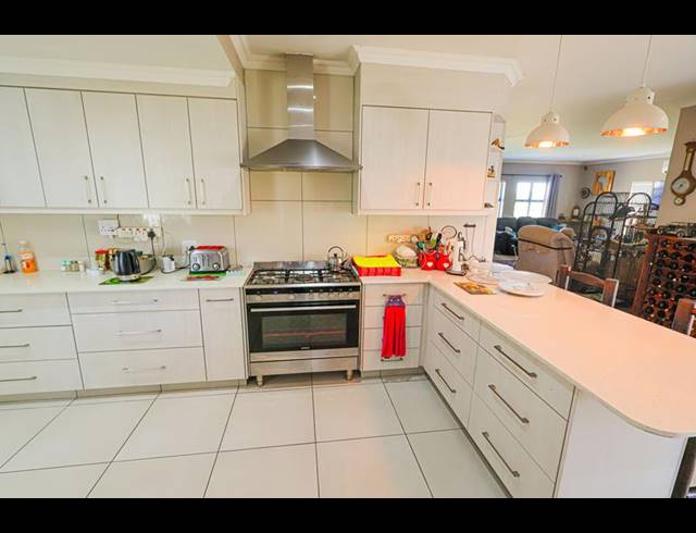 3 BEDROOM HOUSE FOR SALE IN BLUE MOUNTAIN VILLAGE